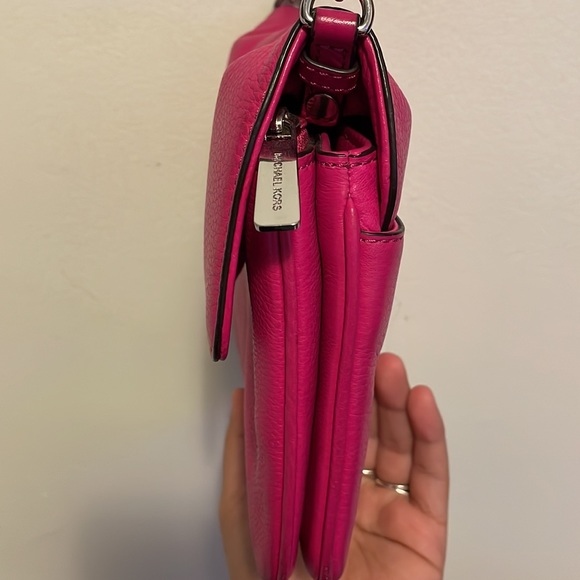 Michael Kors Jet Set Travel Hot Pink Multifunction Crossbody Purse. - Picture 2 of 8